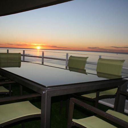 Apartamento En Primera Linea/Beachfront Apartment Fuengirola Bagian luar foto
