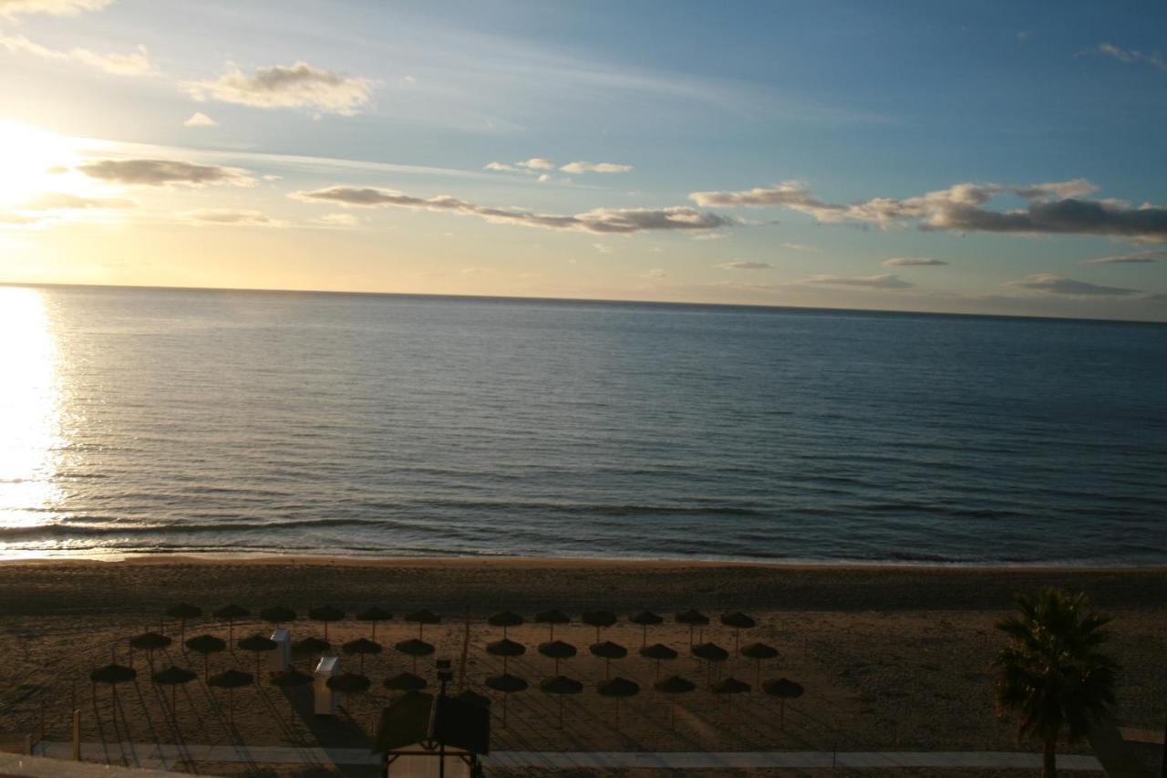 Apartamento En Primera Linea/Beachfront Apartment Fuengirola Bagian luar foto