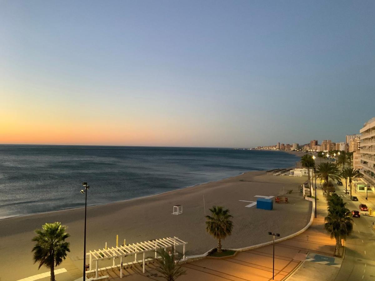 Apartamento En Primera Linea/Beachfront Apartment Fuengirola Bagian luar foto