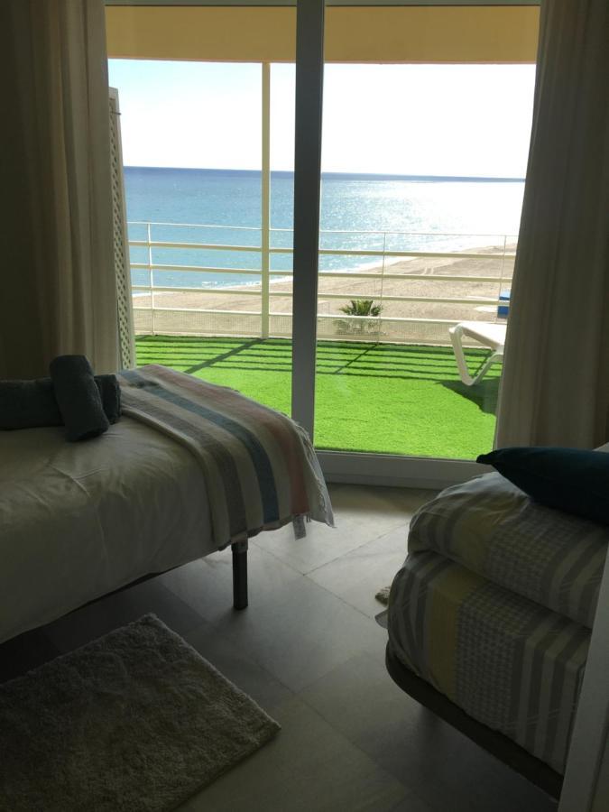 Apartamento En Primera Linea/Beachfront Apartment Fuengirola Bagian luar foto