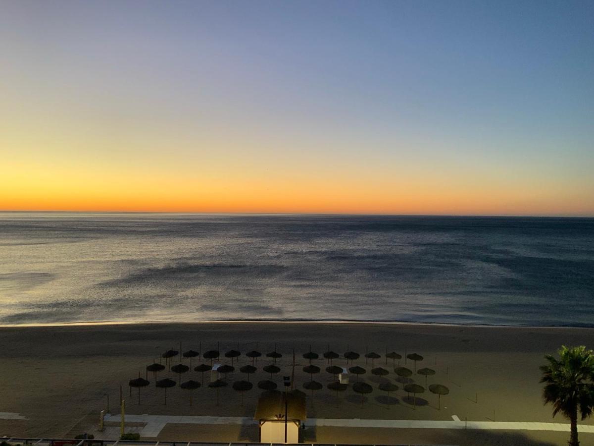Apartamento En Primera Linea/Beachfront Apartment Fuengirola Bagian luar foto