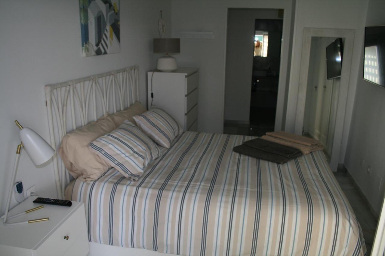 Apartamento En Primera Linea/Beachfront Apartment Fuengirola Bagian luar foto