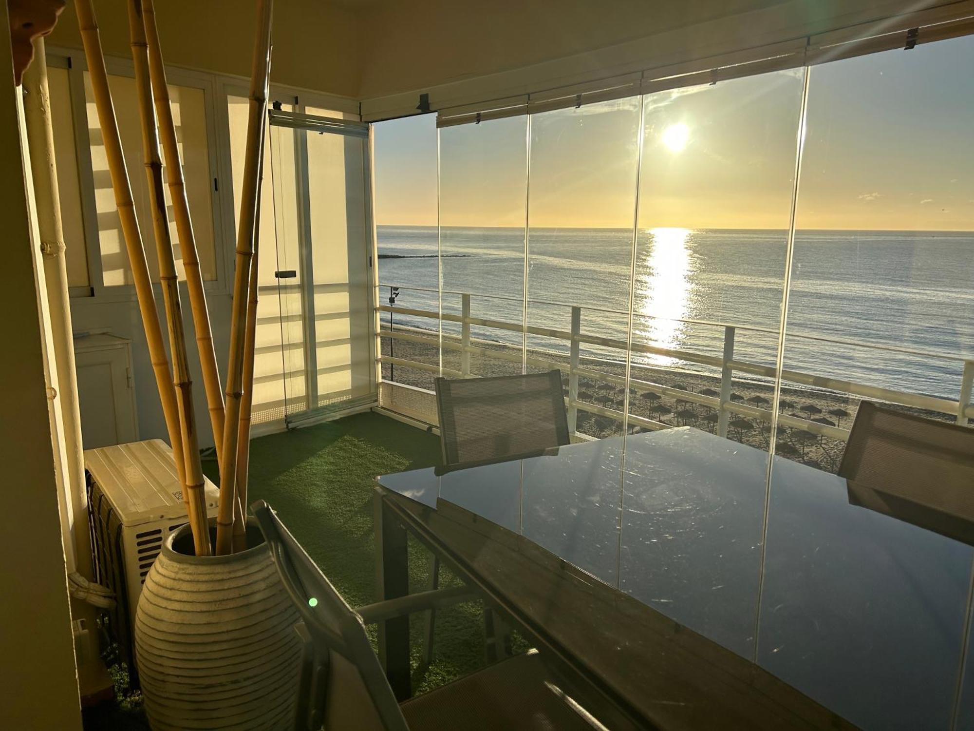 Apartamento En Primera Linea/Beachfront Apartment Fuengirola Bagian luar foto