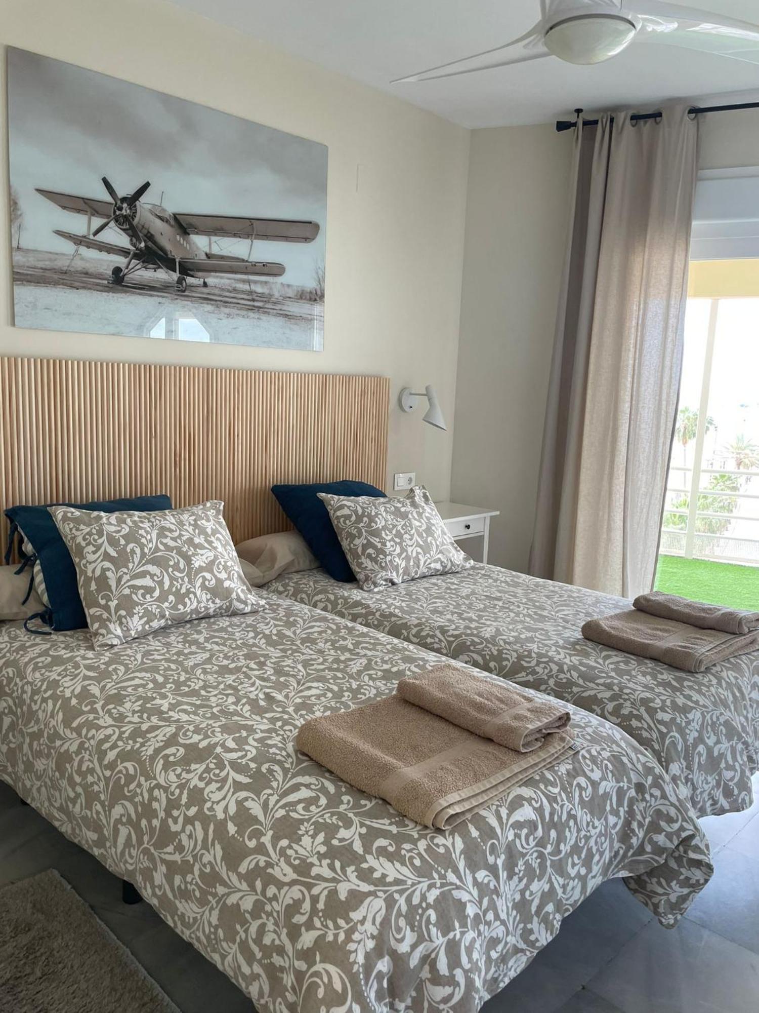 Apartamento En Primera Linea/Beachfront Apartment Fuengirola Bagian luar foto