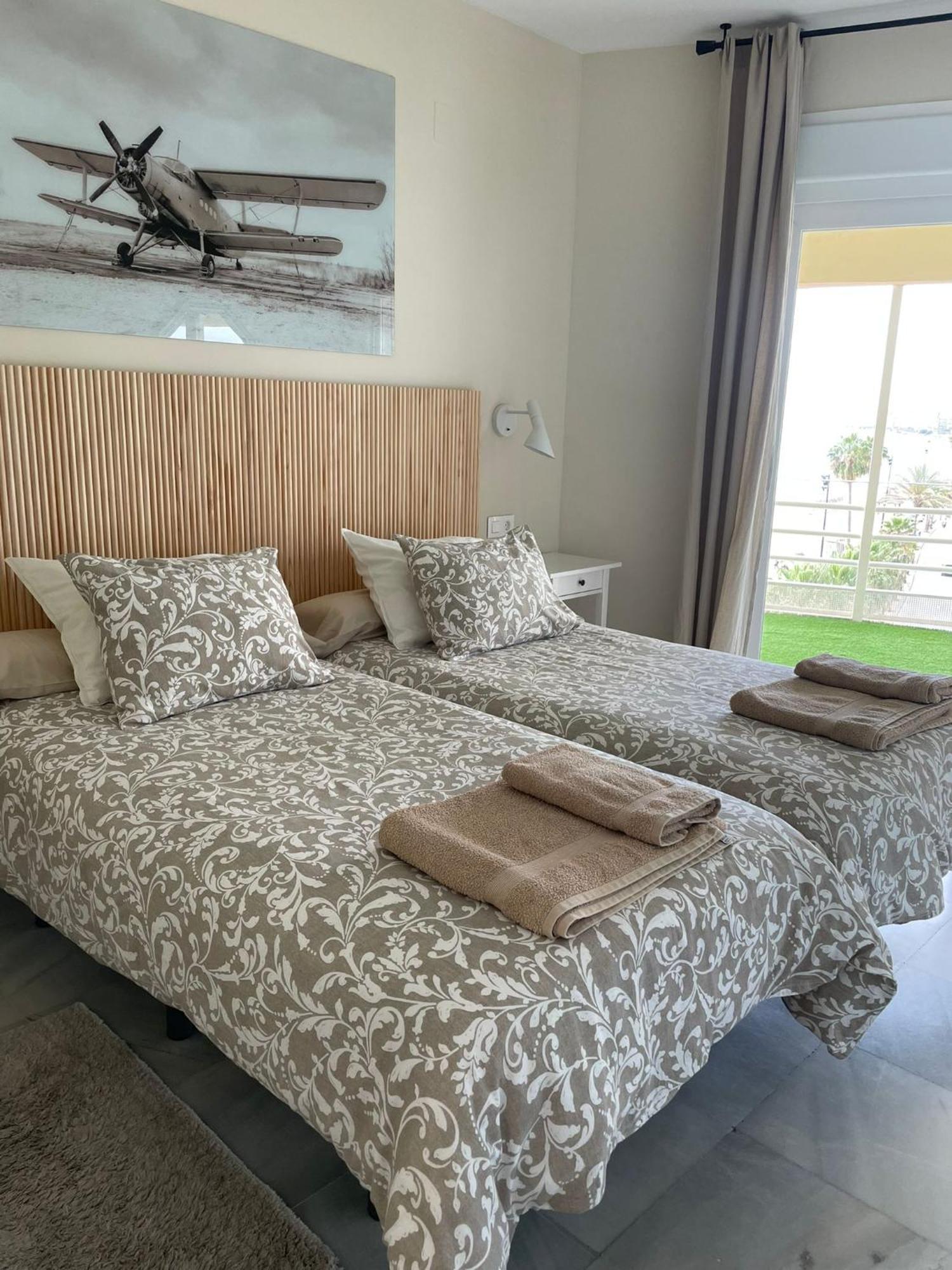 Apartamento En Primera Linea/Beachfront Apartment Fuengirola Bagian luar foto